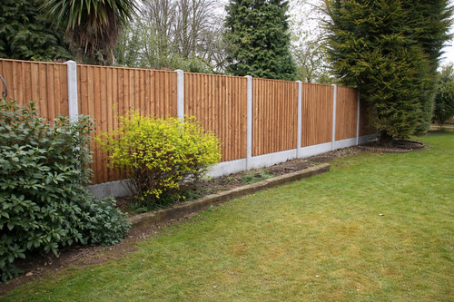 wooden-fencing-in-back-garden-with-concrete-posts